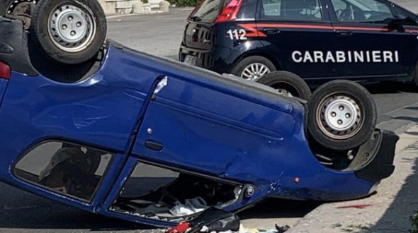 Женщину сбил водитель Fiat 600. Ее нашли в луже крови возле перевернутого  авто