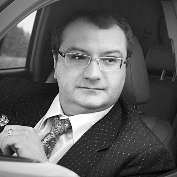 Адвокат Юрій Грабовський зник за п’ять днів до суду над своїм підзахисним російським спецназівцем ГРУ Олександром Александровим. Грабовського застрелили й закопали в садку неподалік міста Жашків на Черкащині