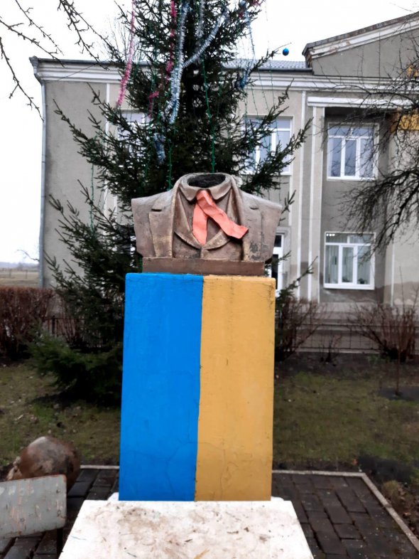 На Івано-Франківщині знищили пам'ятник Шевченку