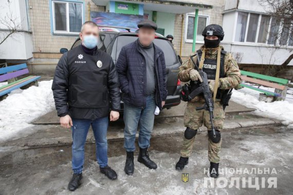 На Київщині затримали 48-річного  фотографа, якого підозрюють у створенні порноконтенту з малечею у дитсадку