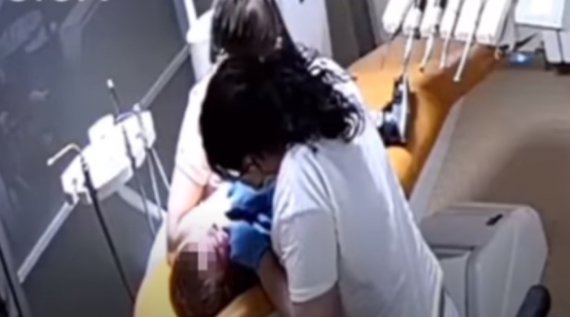 Рівненська стоматологиня Інна Кравчук, яка залякувала дітей і била об лікарське крісло,  продовжує працювати і далі