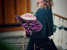 "Слуга" Роксолана Підласа з фіолетовими тюльпанами