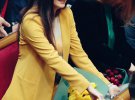 "Слуге" Ольге Савченко подарили желтые тюльпаны