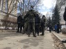 9 марта в Шевченковском райсуде Киева должно было состояться заседание по делу об убийстве журналиста Павла Шеремета. Его отменили, у здания суда произошла стычка