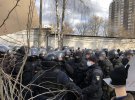 9 марта в Шевченковском райсуде Киева должно было состояться заседание по делу об убийстве журналиста Павла Шеремета. Его отменили, у здания суда произошла стычка