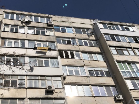 У багатоповерхівці  у Бердянську Запорізької області стався вибух.  Загинули 2 чоловіків, жінка в лікарні. Що рвонуло - з'ясовують експерти