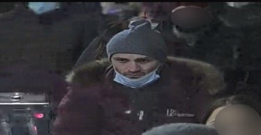 Поліцейські розшукують підозрюваного у зґвалтуванні 19-річної мешканки Києва. Відомо, що зловмисника звати Ільгар