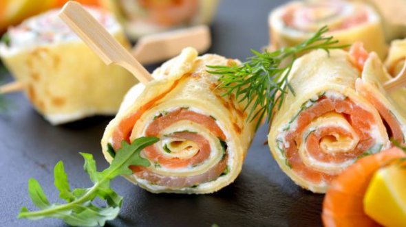 Млинці з сьомгою і сиром