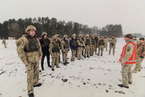 Кличко прошел боевой инструктаж на полигоне центра "Десна". Фото: Facebook