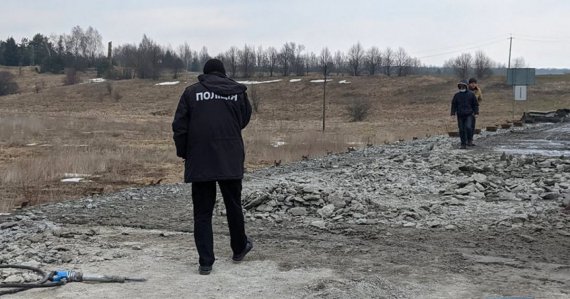 В Волынской области во время ремонта обрушился мост: пострадали 5 работников. Фото: Буг