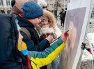 Дети раскрашивают портрет Тараса Шевченко во время акции, посвященной Дню рождению поэта в Харькове, 9 марта.