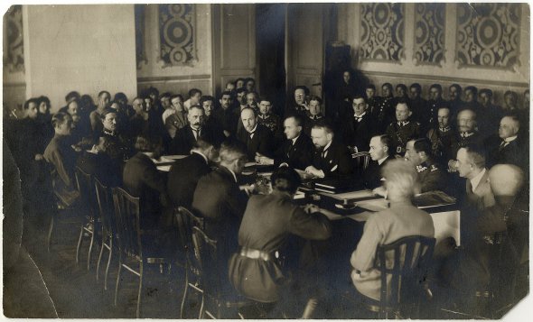 Советская и польская делегации на переговорах в Риге 1921 года