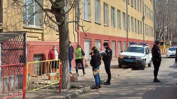В Одесі на вулиці Маріїнській біля навчального закладу знайшли мертвою жінку