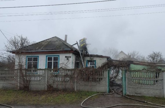 У Кропивницькому 4-річна дівчинка загинула під час пожежі в будинку.  Мати і 3 старших дітей встигли вискочити з вогню
