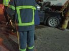 У Києві на Брест-Литовському шосе Volvo влетів у фуру, яка зупинилася на червоний сигнал світлофора. Водій загинув, 2 - скалічених