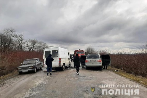 На Тернопільщині не розминулися   Volkswagen Sharan та   Citroen.    Загинули 2 людини