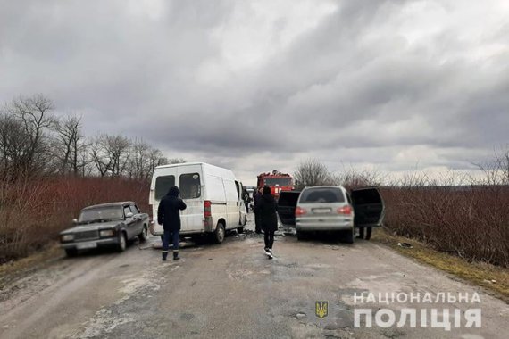 На Тернопольщине не разминулись Volkswagen Sharan и Citroen. Погибли 2 человека