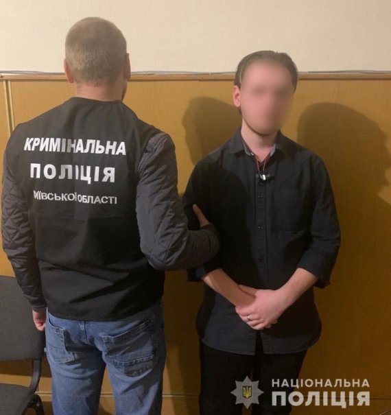 На Київщині зарізали 47-річного чоловіка.  Його вбивство 19-річному приятелю замовив 19-річний син