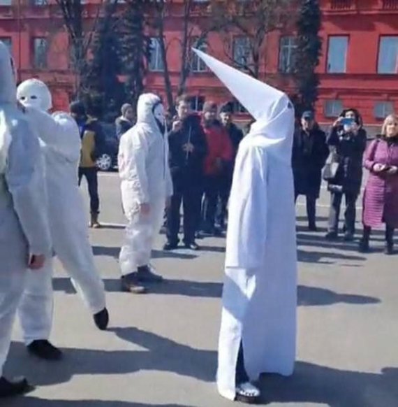 В Киеве прошло шествие Covid-скептиков.