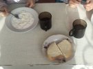 Батьків змушують приносити свої продукти