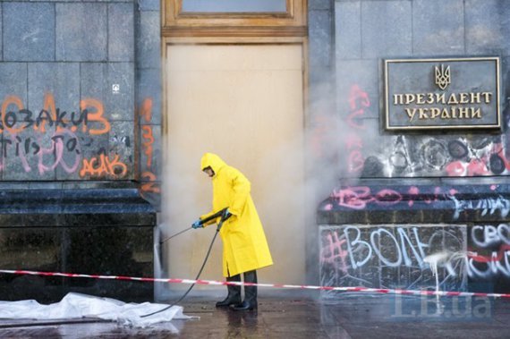 Очищення будівлі Офісу президента. Фото: LB.ua