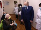 Максим Степанов посетил столичный стационарный пункт прививки, который открылся накануне