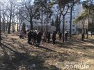 В Харькове в парке возле одной из городских больниц под листьями нашли тело младенца