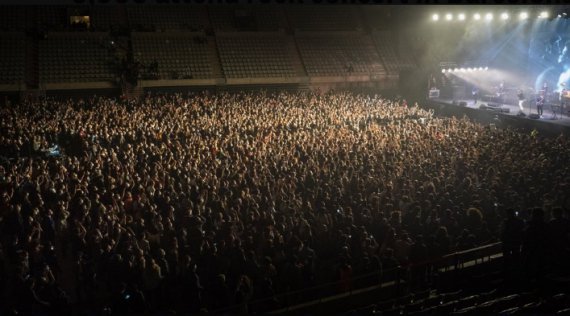 В Іспанії заради експерименту влаштували концерт на 5 тис. людей. Фото: АР