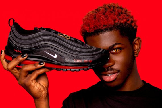 Репер Lil Nas X випустив Satan Shoes.