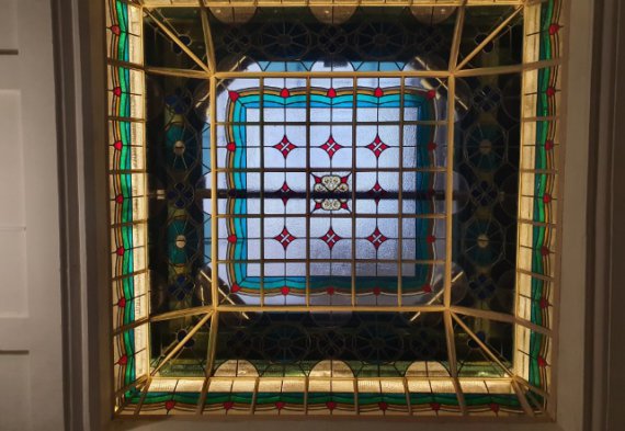 Во Львове восстановили уникальный витраж