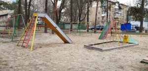 В Дарницькому районі столиці знайшли тіло чоловіка. Фото: Facebook