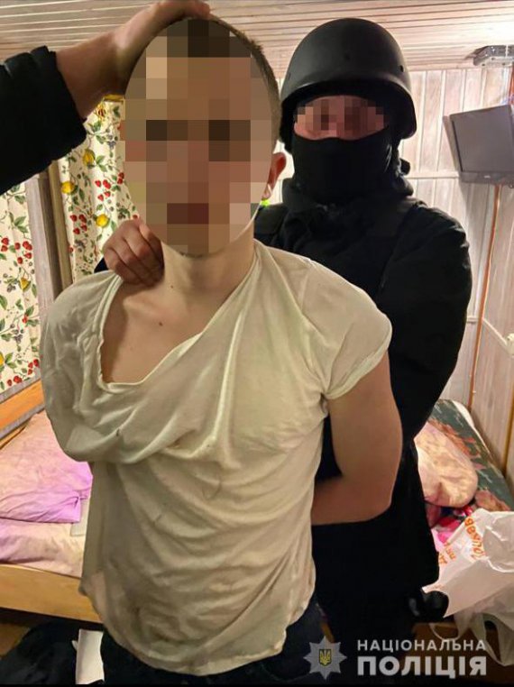 Поліція затримала підозрюваного у вбивстві львівської студентки 19-річної Дарії Косенок. Її знайшли напередодні вбитою в орендованій квартирі на вул. Личаківській