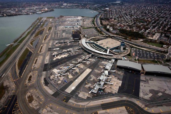 Джо Байден сравнил американский аэропорт со "страной третьего мира"