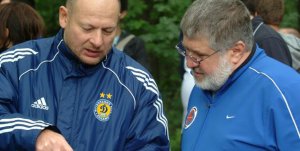 Колишній голова правління Приватбанку Олександр Дубілет розмовляє з ексвласником установи Ігорем Коломойським