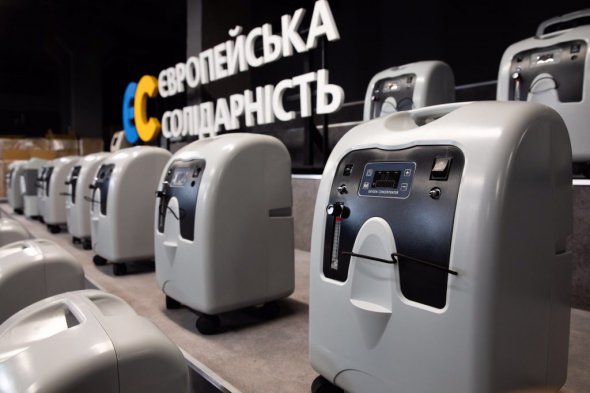 Київські лікарні отримали 18 концентраторів від Фонду Порошенка