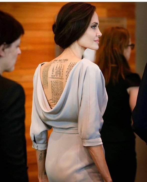 Анджелина Джоли в свое время злоупотребляла количеством татуировок