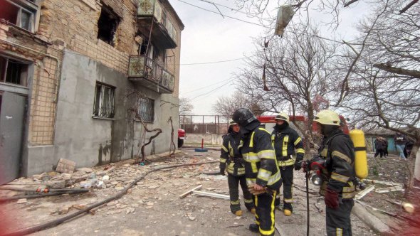 В Одессе в квартире после взрыва начался пожар. Сообщают о 4-х искалеченных