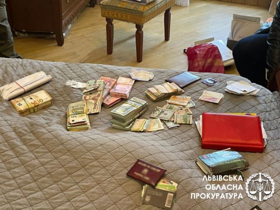 У контрабандистов нашли 393 тыс пачек сигарет на сумму 18 млн грн