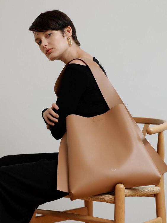 У тренді цієї весни будуть гіперболізовані сумки