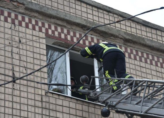 В Одесі в 3-поверхівці після вибуху зайнялася квартира.  5 людей скалічилися, 1 постраждалий помер у лікарні