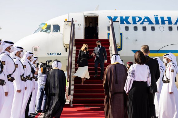 Президент Володимир Зеленський разом з першою леді Оленою Зеленською прибув з офіційним візитом в Катар. Фото: president.gov.ua