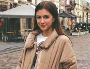 Дарія Косенок навчалася  у Львівському національному університеті імені Івана Франка. Хотіла бути перекладачем