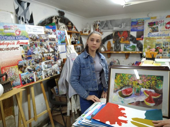 13-летняя Морика Йонаш посещает художественную школу Rom Art четвертый год. Несколько ее работ продали в Киеве 
