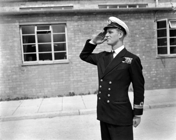 31 июля 1947-го Лейтенант Филипп Маунтбаттен, муж принцессы Елизаветы, восстанавливает обучение в Королевской школе морских офицеров в Кингсмори в Хоторне, Уилтшир.