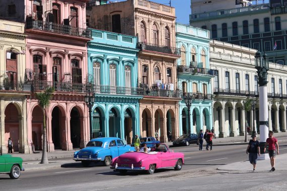 У Кубі не варто публічно показувати почуття до партнера