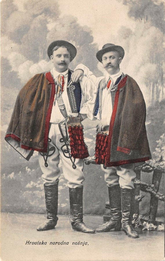 Показали давні листівки з фото хорватів