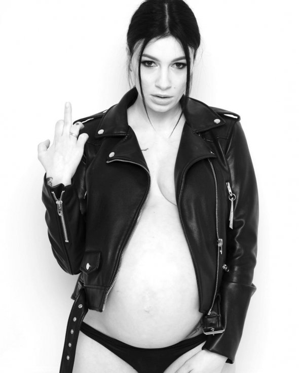 Певица 33-летняя Анастасия Приходько стала мамой в третий раз. Пол и дату рождения малыша пока не раскрывает