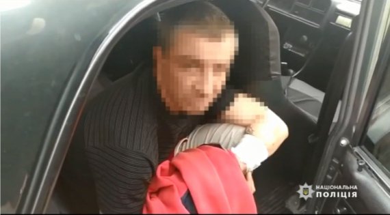В Житомире 37-летний пешеход порезал 27-летнего водителя такси из-за замечани