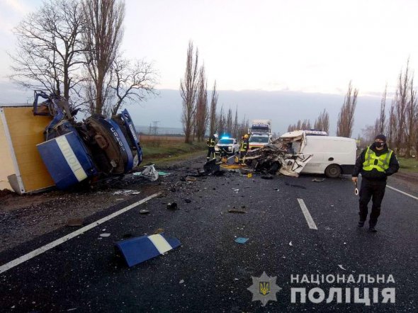 Водій мікроавтобуса помер на місці 