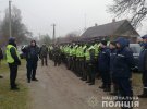 У селі Рагівка на Київщині   зник 2-річний Богдан Уніченко. Його шукають близько 200 людей,   задіяли аеророзвідку